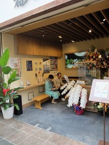 店先には福岡県産農林水産物のPRスペースが。