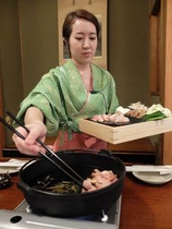 鶏すきを作っていただきました。
