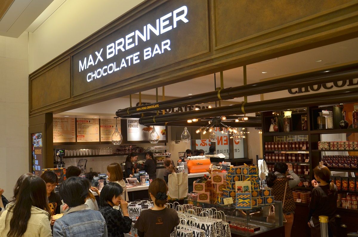 特に、ホワイトチョコレートシリング(600円)はルクア イーレ数量限定で、ここも長蛇の列覚悟の大人気ショップになりそうだ。2000種類ものチャームやビンテージパーツ