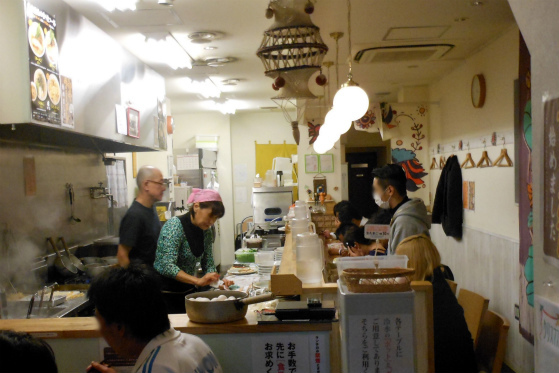 りんすず食堂店内