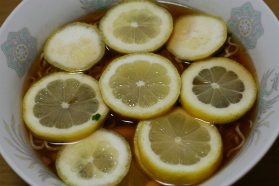 緑のたぬきで再現したレモンラーメン