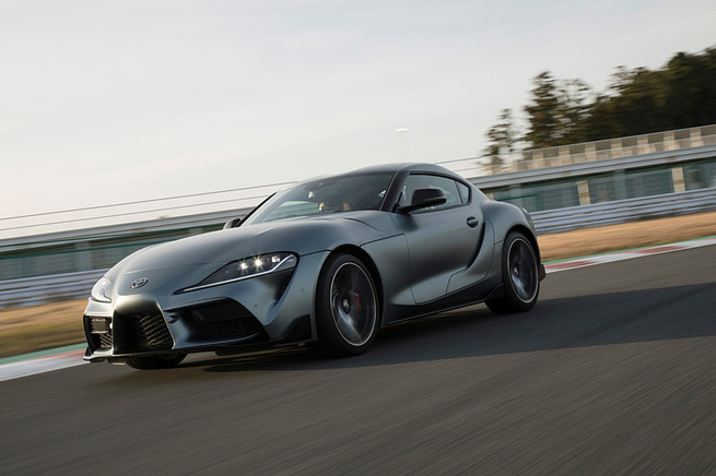 トヨタ、新型スープラ発表