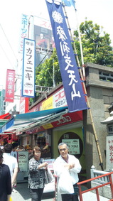 カフェ・ニキ:店①摩利支天下にある看板110521