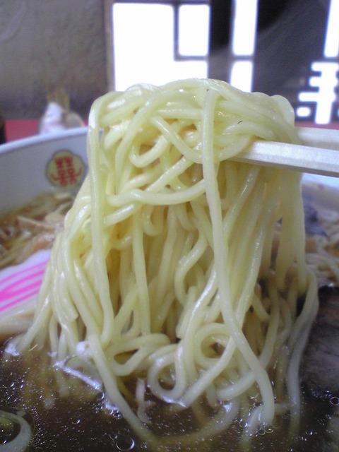 中華料理生駒軒:③ラーメン500円の麺100905