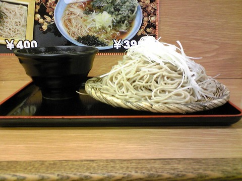 石臼生そば本陣:?豚そば大盛550円横景100711