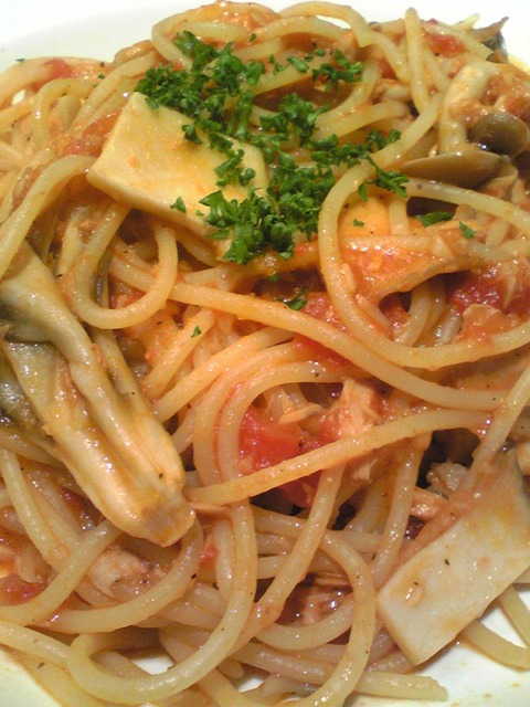 Bistro Kana:?キノコとツナの完熟トマトソース850拡100706
