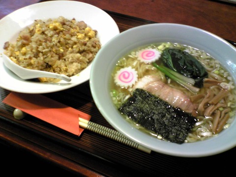 中華料理いづみや:②ラーメン500チャーハン650全景100303
