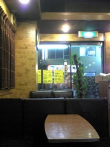 純喫茶シャレード:店②壁際テーブル席100914