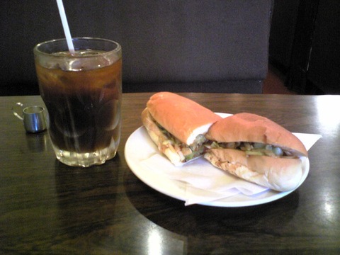 喫茶珈生園:?アイスコーヒーとホットドック750円全景100718
