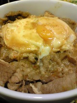 牛丼 壱心家:?辛味噌牛丼落し玉子拡大100525