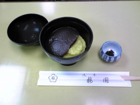梅園:?粟ぜんざい724円蓋を外して全景100627