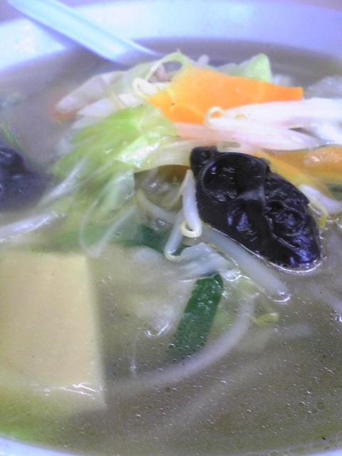偕来:②湯麺600円拡大100926