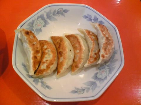 味の店錦:①餃子380円全景100321