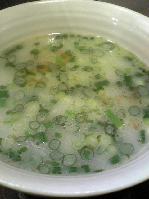 アジアン本舗餃子:⑥炒飯に付くスープ拡大100913