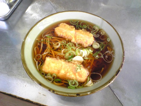 山田製麺所:?ソーセージそば400円全景100606