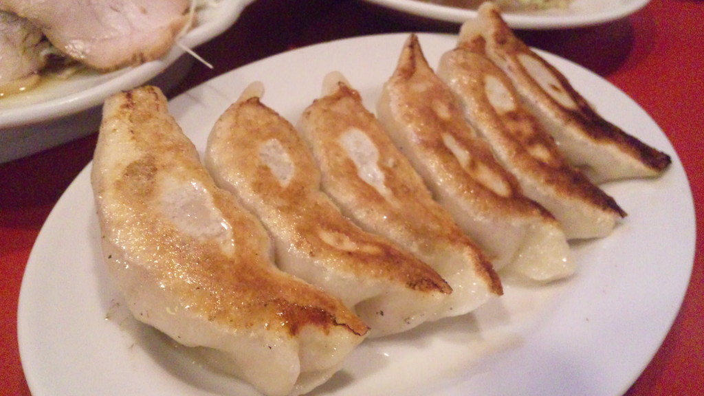 中出しセックスが大好きな事務所社長にお金で買われた可愛い