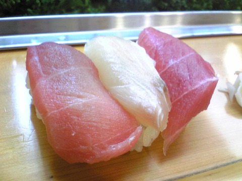 すし栄:③松にぎり2010円最初の三貫拡大101024