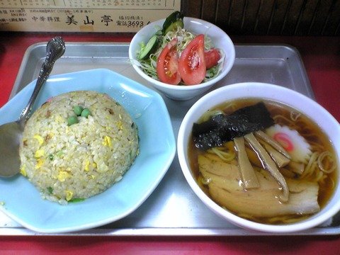 中華料理美山亭:?チャーハンセット900全景100614