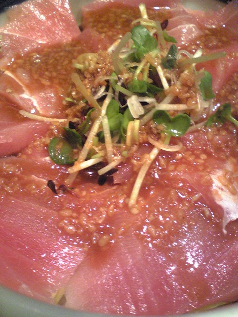 割烹冨久井:?鉄火丼上に胡麻だれを掛けて100725