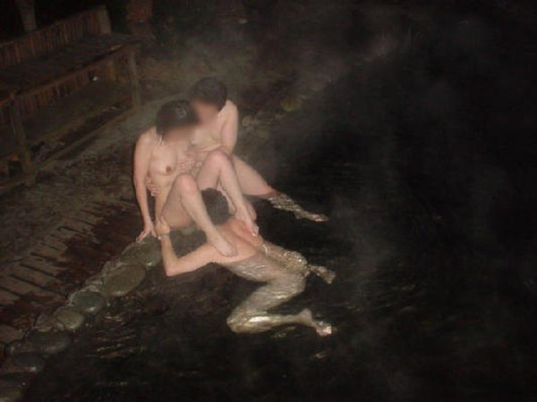 露天風呂で裸を自撮りしてる素人ｗｗｗ24