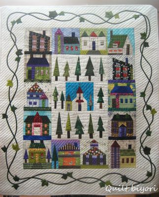 パッチワークタペストリー「森の教会」 森の教会のハウスのタペストリー完成♪ ＆クロちゃんだ！ : 猫日和