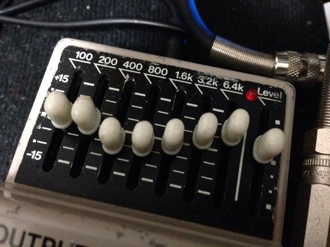 日*向様 BOSS GE-7 イコライザ/ LEDが光らない つまみが一つ