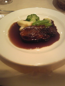 牛舌の赤ワイン煮