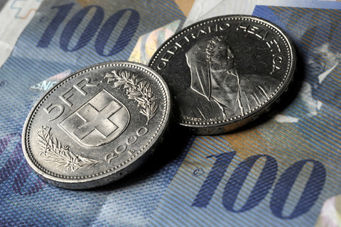スイスがマイナス金利を導入