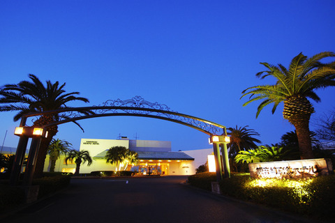 exterior_entrance_night