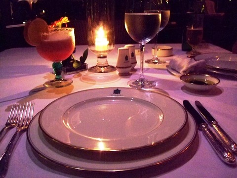 高級ホテルでのディナーマナー