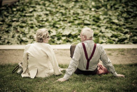 old-couple-water-plant-paris-HR-445x300