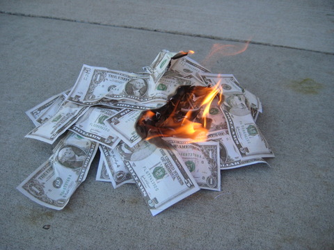 130743991047416316952_Money_Burning_02