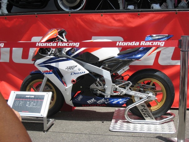 NSF100トリコロールカラー