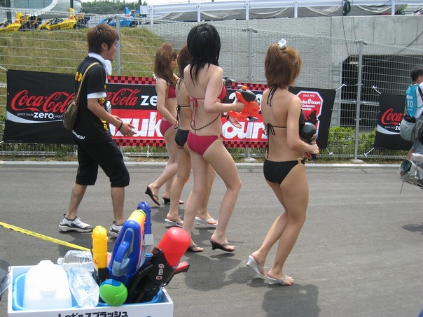02水着集団1
