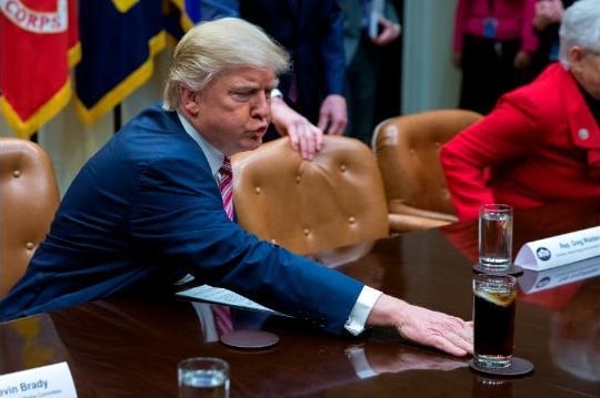 donald-trump-diet-coke-restricted-story-top-min