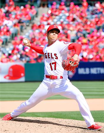 mlb18040917360017-p1-min