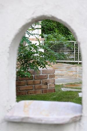 窓から