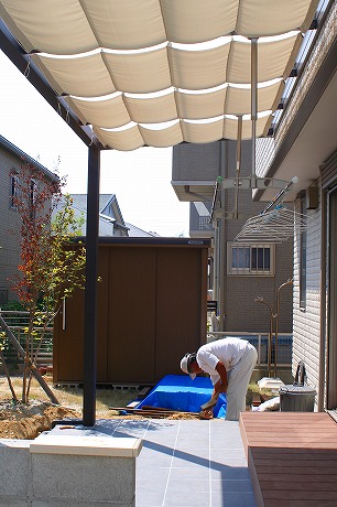 屋根と影