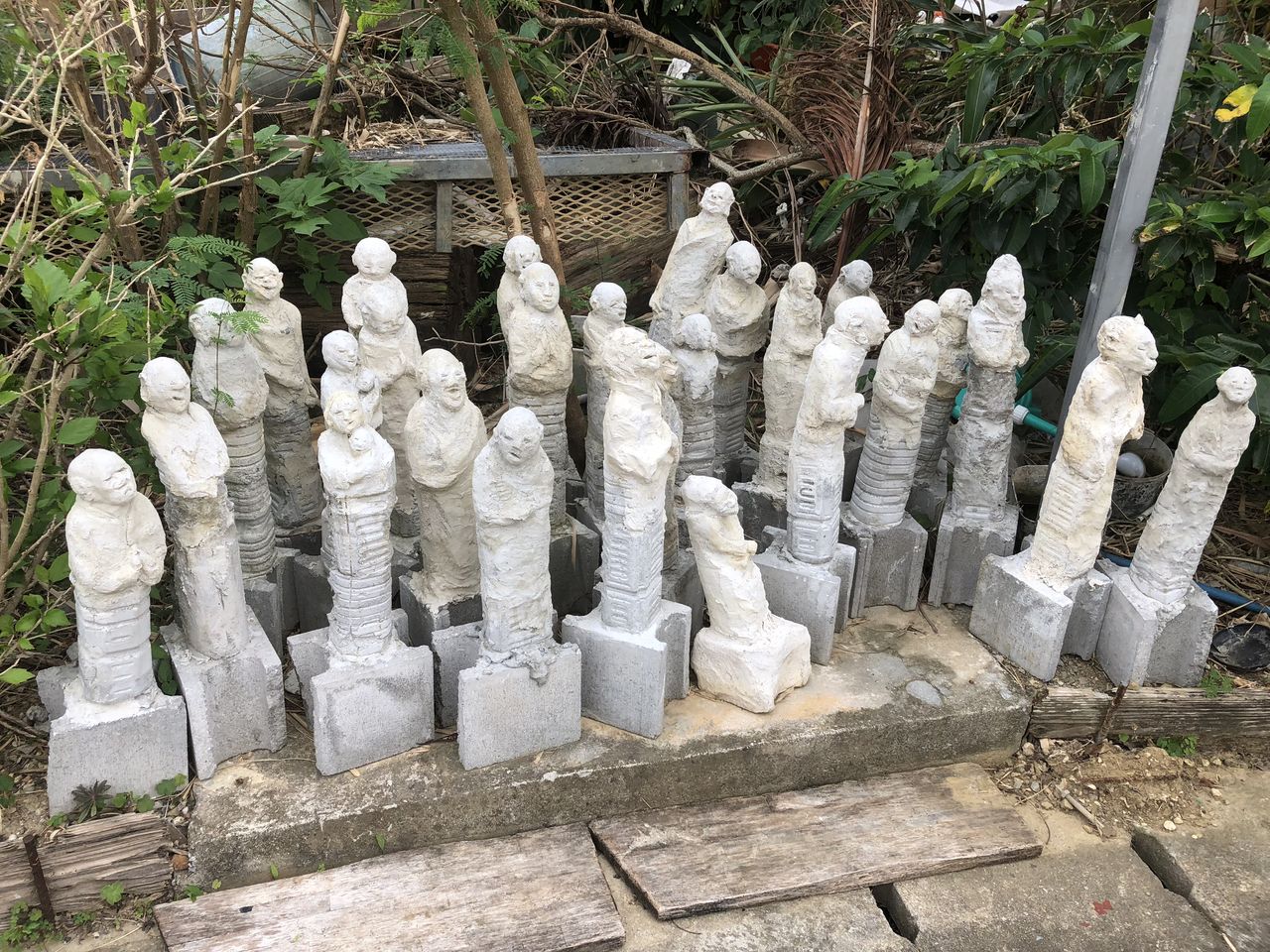 野仏群