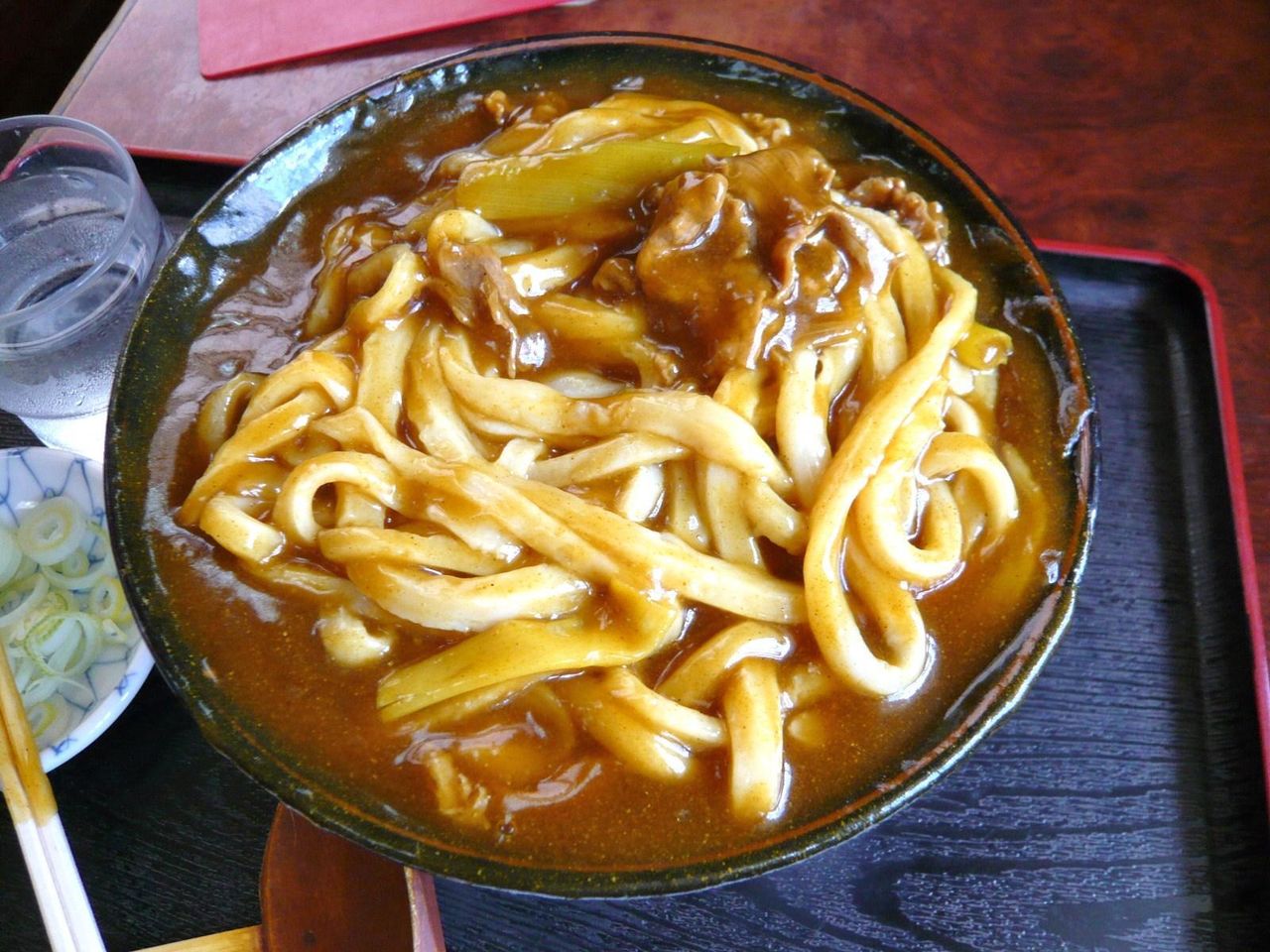 カレーの中には、大量の讃岐うどんが隠れています!