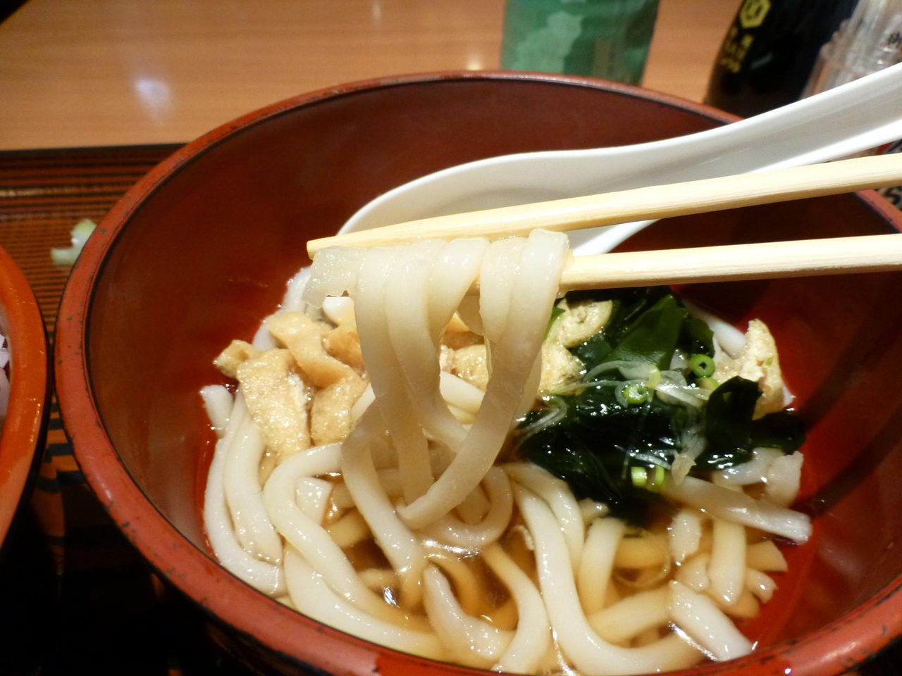 うどんは短く切れていて今イチ!豚汁がオススメです!