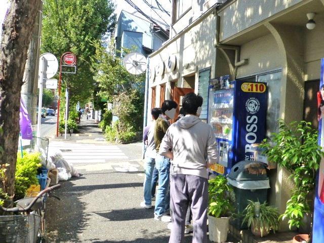 開店直後には行列ができる人気店です!