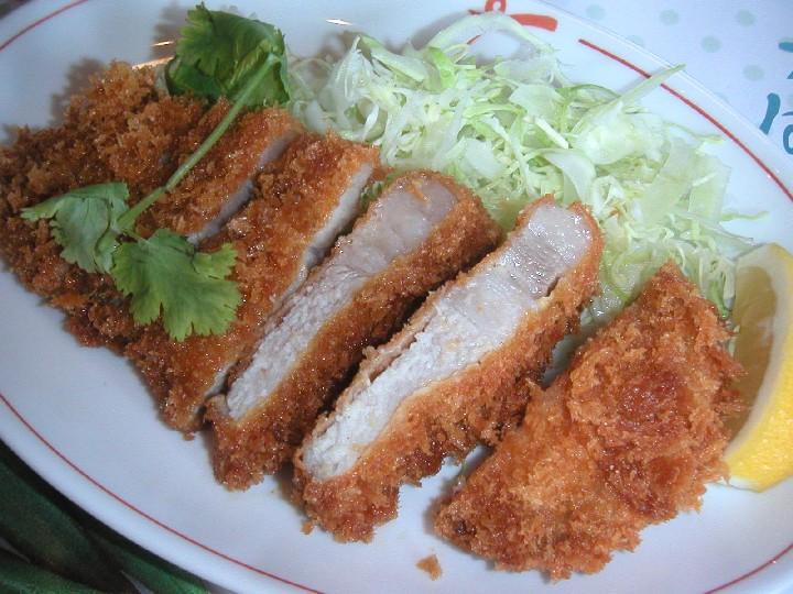 鹿児島名物の黒豚ロースカツ850円