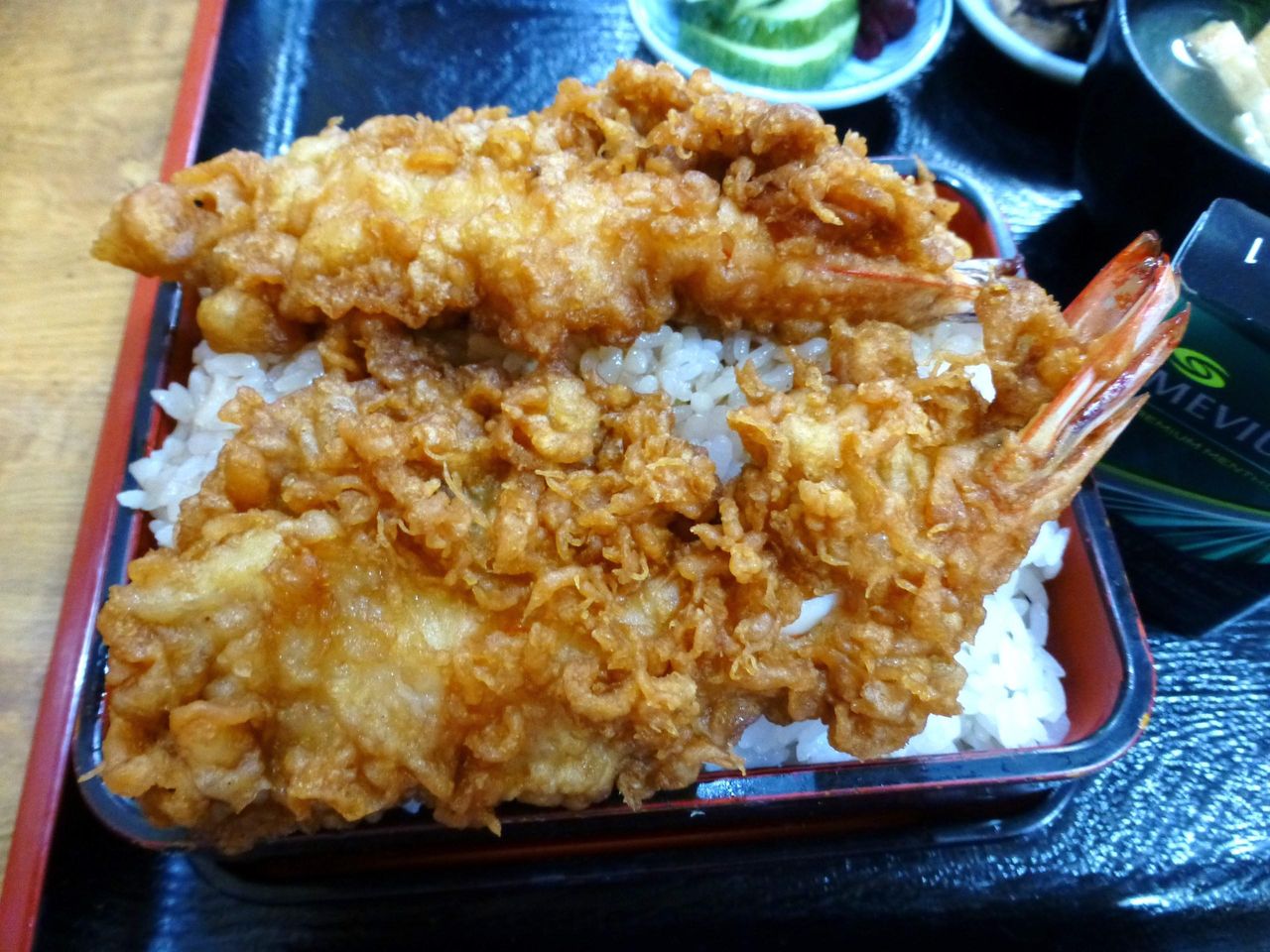 どひゃ〜、す・すごいボリューム!天丼大盛1,100円