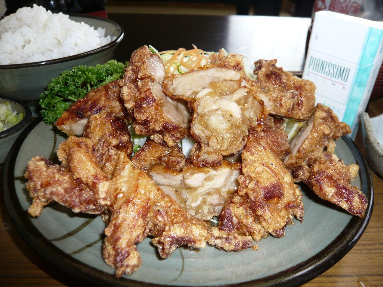 見るからに旨そうな唐揚げが10個も・・・とりからあげ定食735円