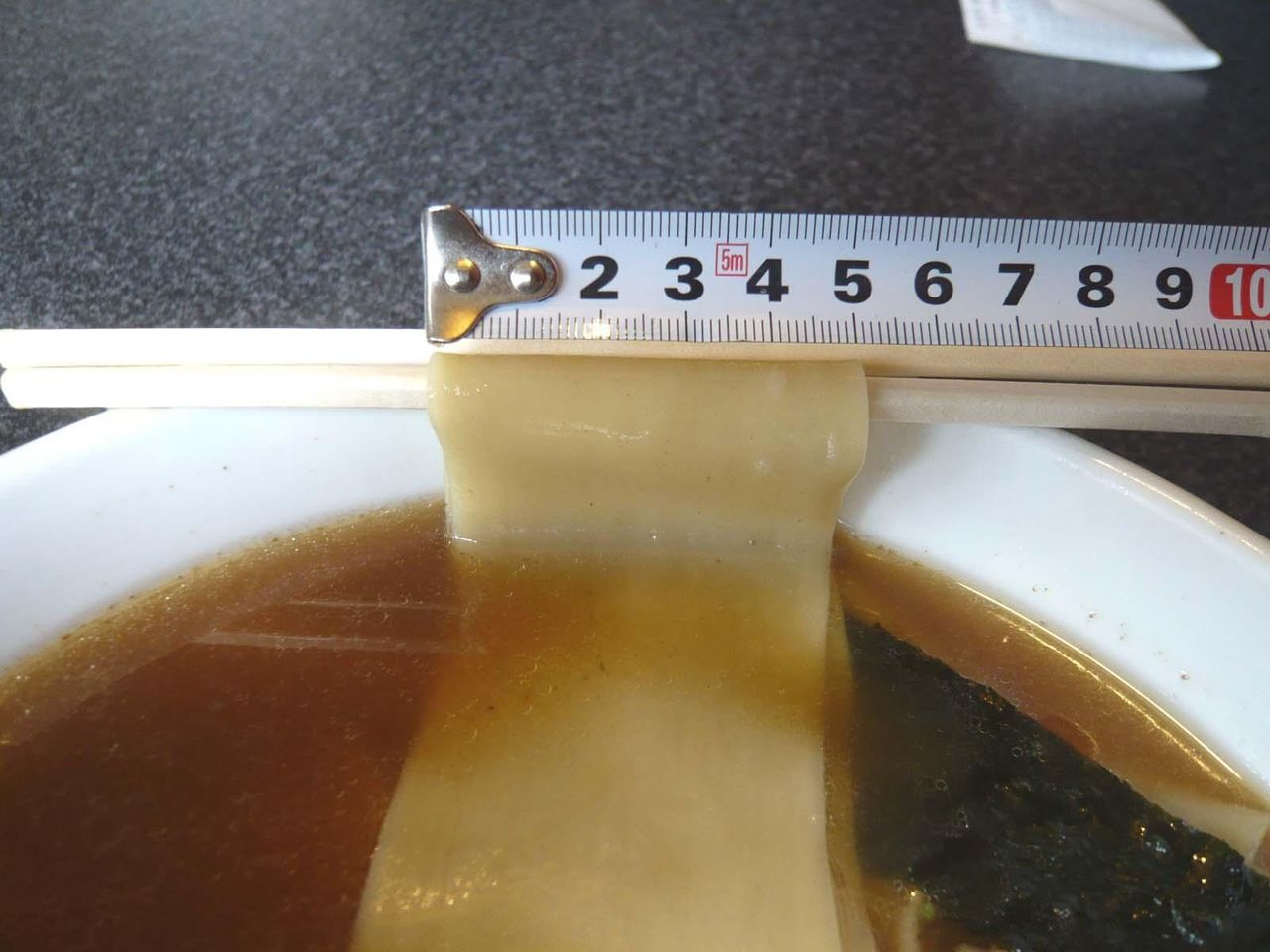 中華麺の幅は、なんと5センチ!