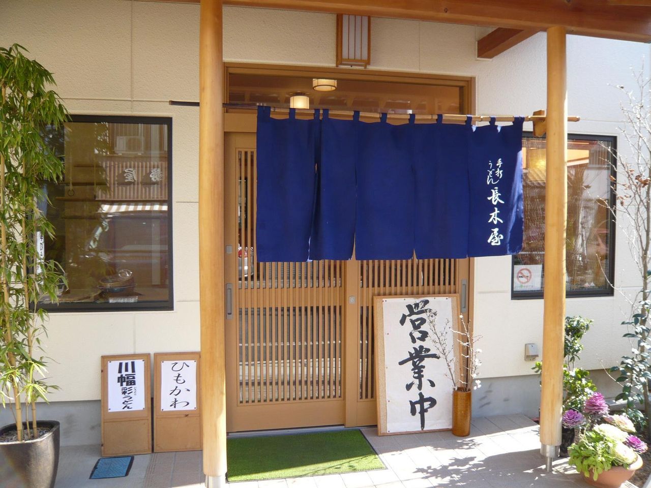 まだ新しく、明るく清潔なお店です!