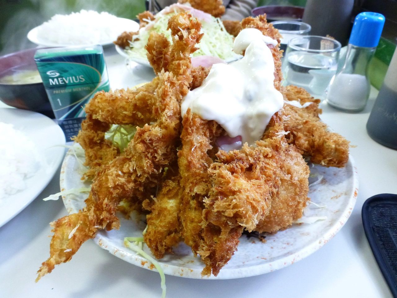 ミックスフライは、まさに揚げ物マウンテン状態!