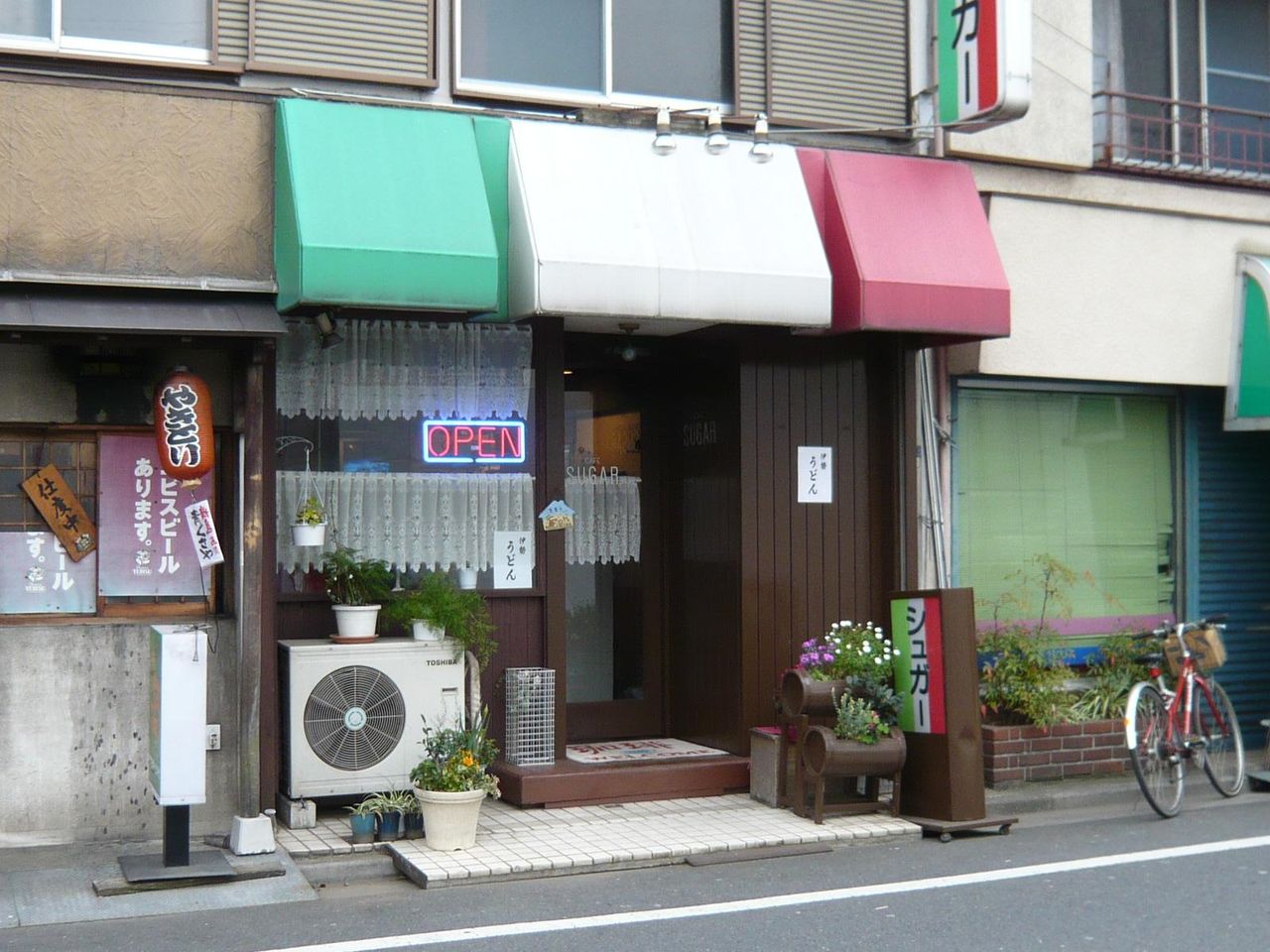 都内では貴重な「伊勢うどん」を食べられる喫茶店です。