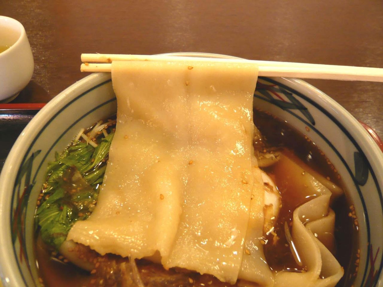 幅8.5センチの川幅うどん!見た目のインパクトは最強です!